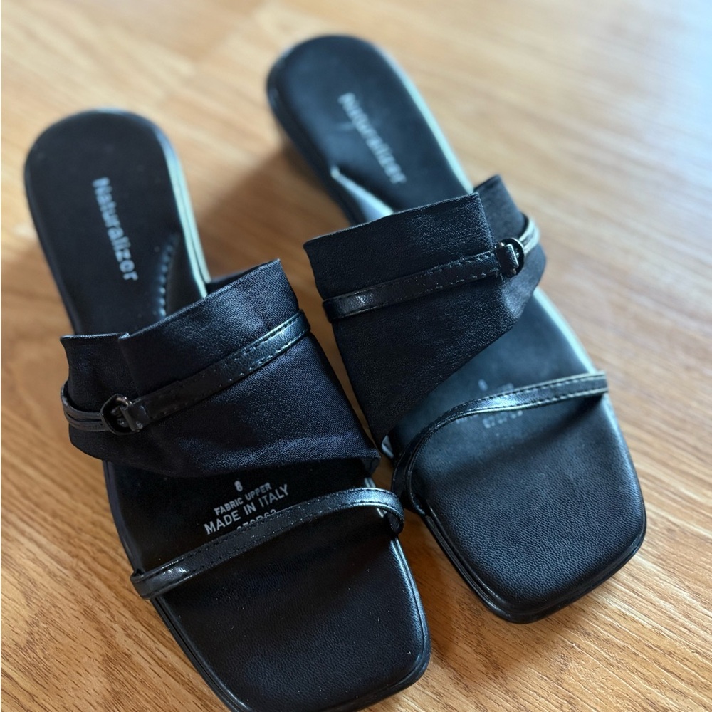 NATURALIZER // Vintage Sandals in like new condition